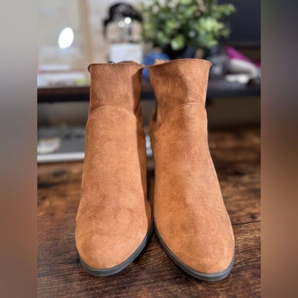 Brash Women's Tan Suede Ankle Booties size 9 - Picture 8 of 9